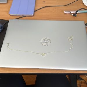 Kendra Scott necklace